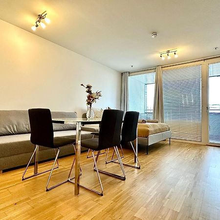 High Rise, Netflix, 2 Min To Main Station Lejlighed Wien Eksteriør billede